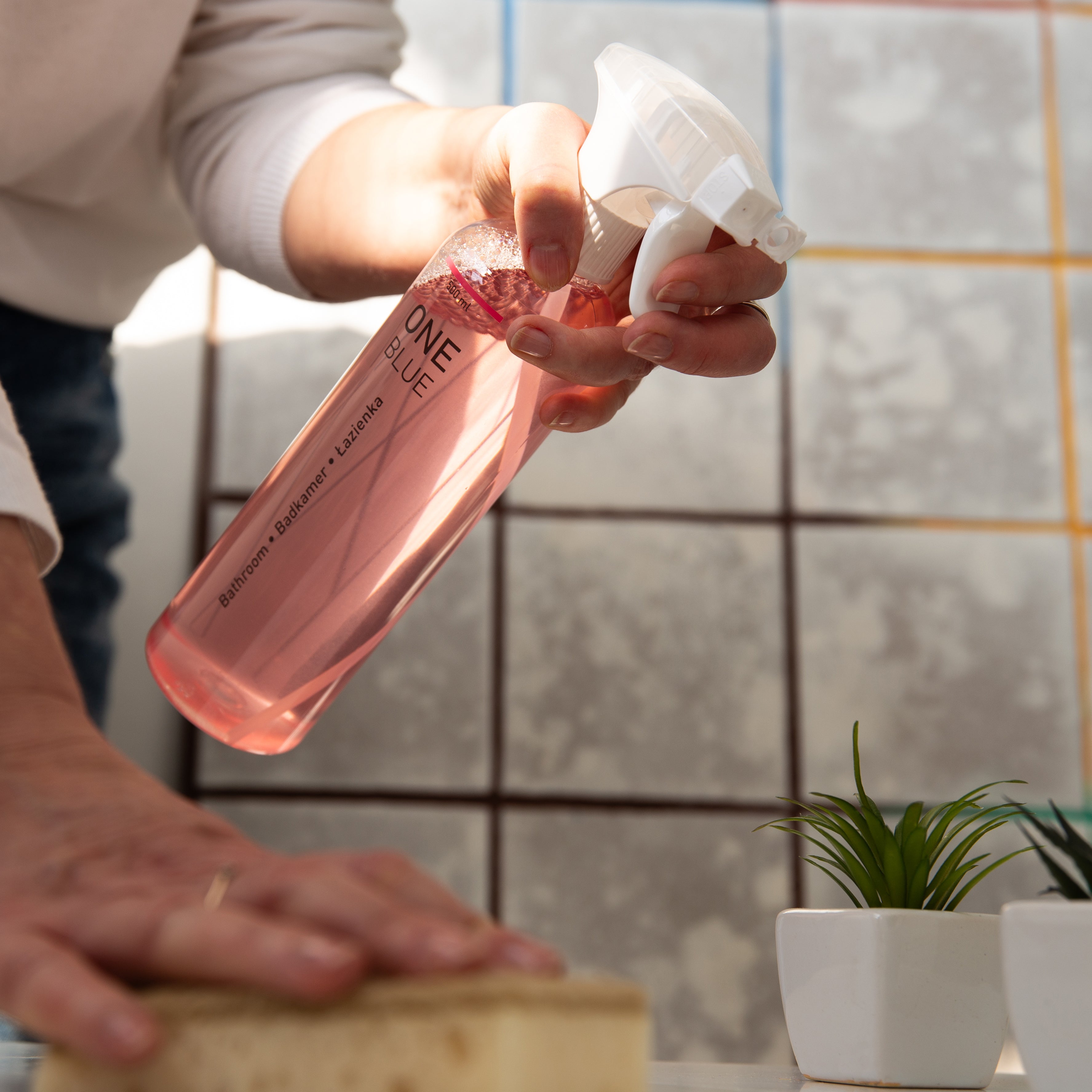 Ecological bathroom cleaner, cleaning bathroom furniture