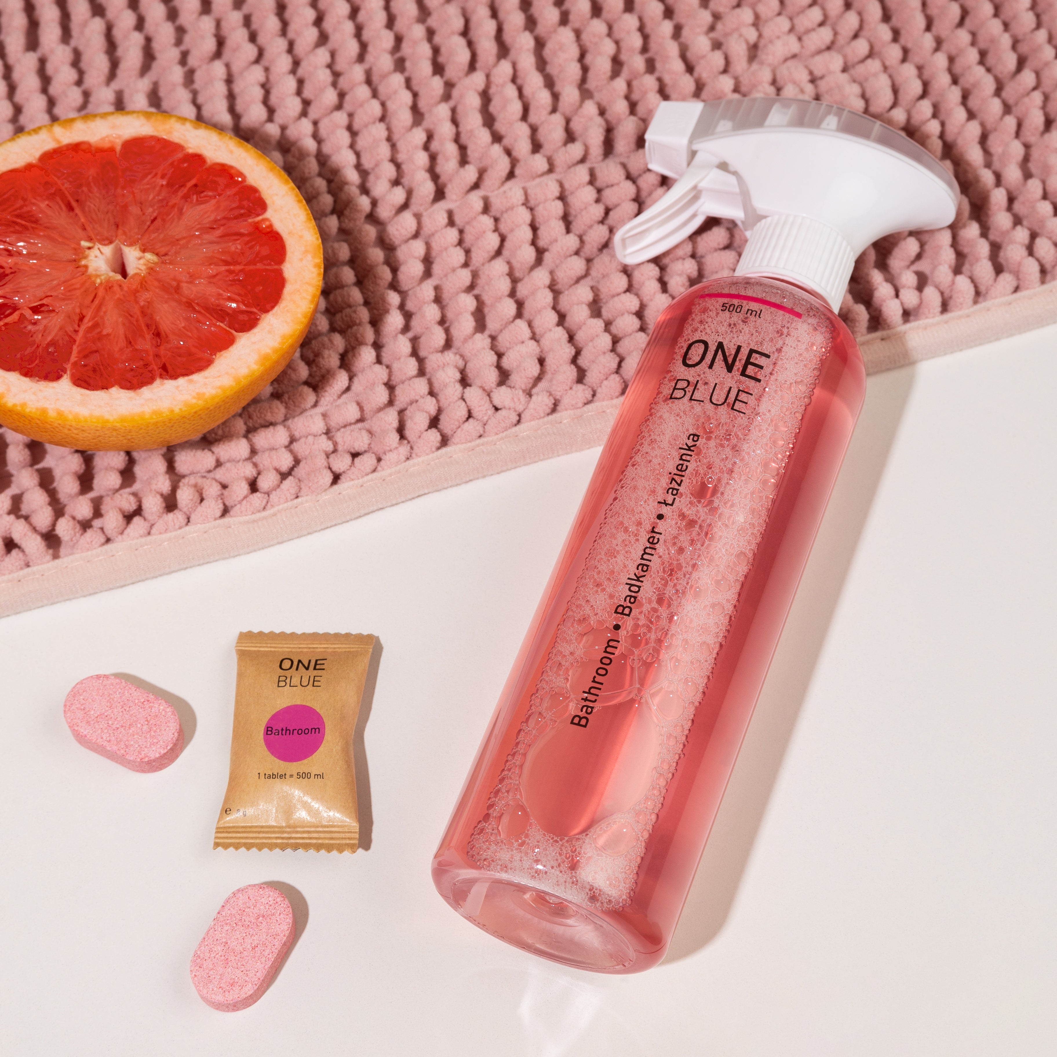 Bathroom cleaner with a scent of grapefruit